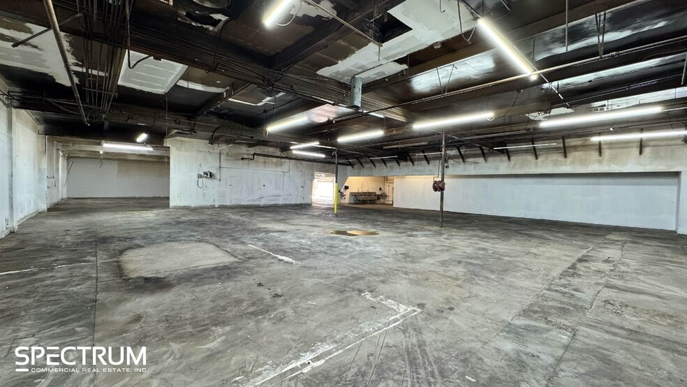 More Photos Of 14532 Blythe St, Van Nuys Manufacturing For Lease