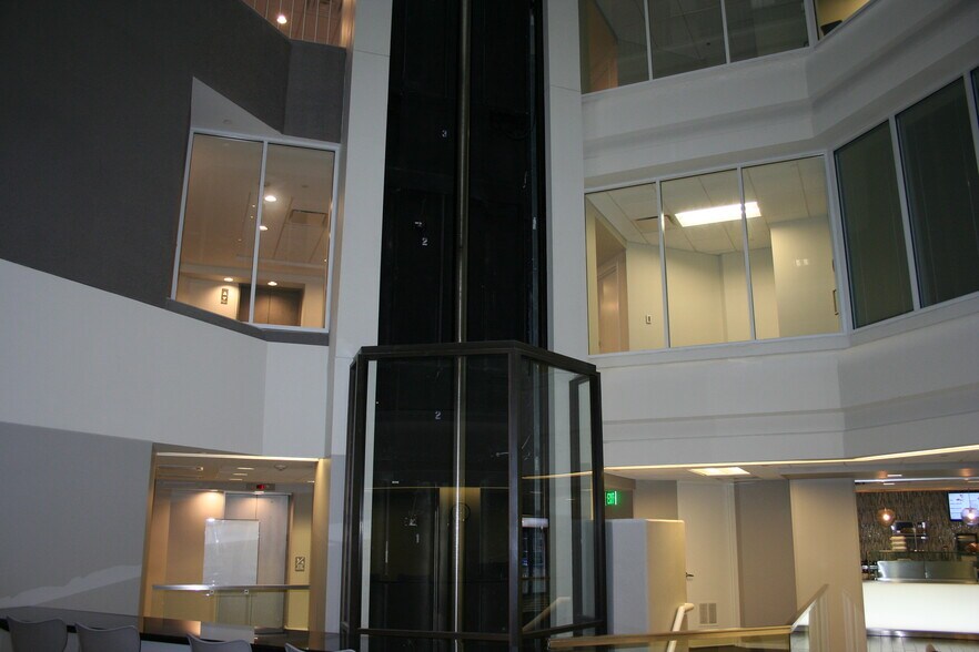 More Photos Of 525 Central Park Dr, Oklahoma City Office For Lease