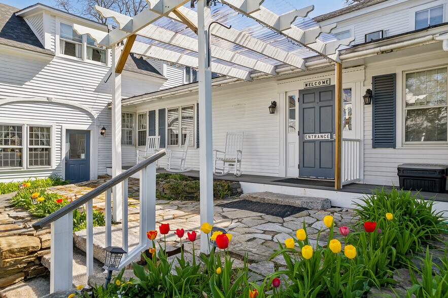 More Photos Of 9 Main St, Lyme Hospitality For Sale