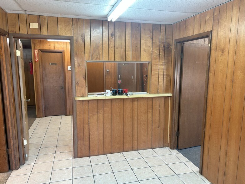 More Photos Of 9225 Leopard St, Corpus Christi Service For Sale