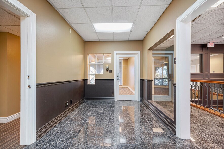 More Photos Of 8100 Broadway St, San Antonio Office For Sale