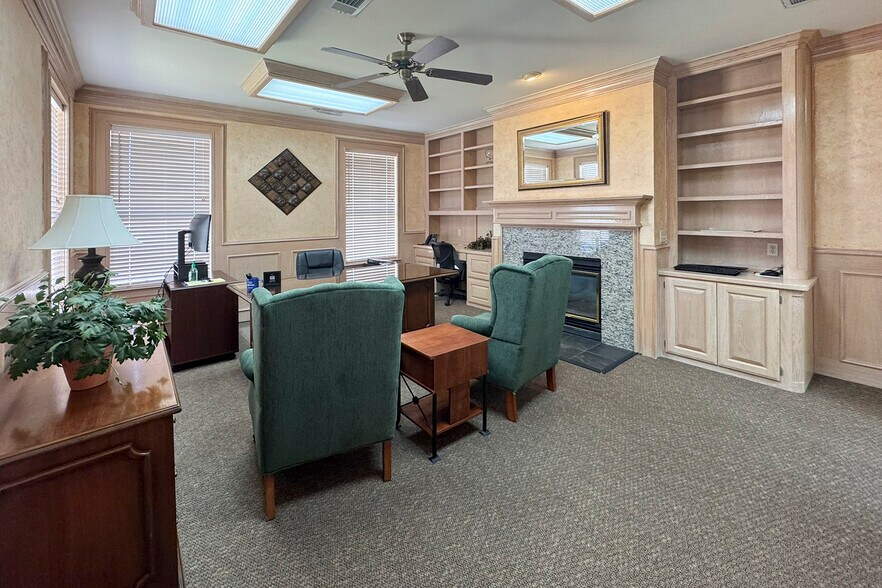 More Photos Of 2128 Parkwood Dr, Bedford Office For Sale