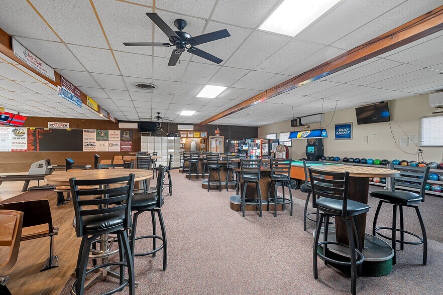 More Photos Of 326 Main St, Wausaukee Bowling Alley For Sale