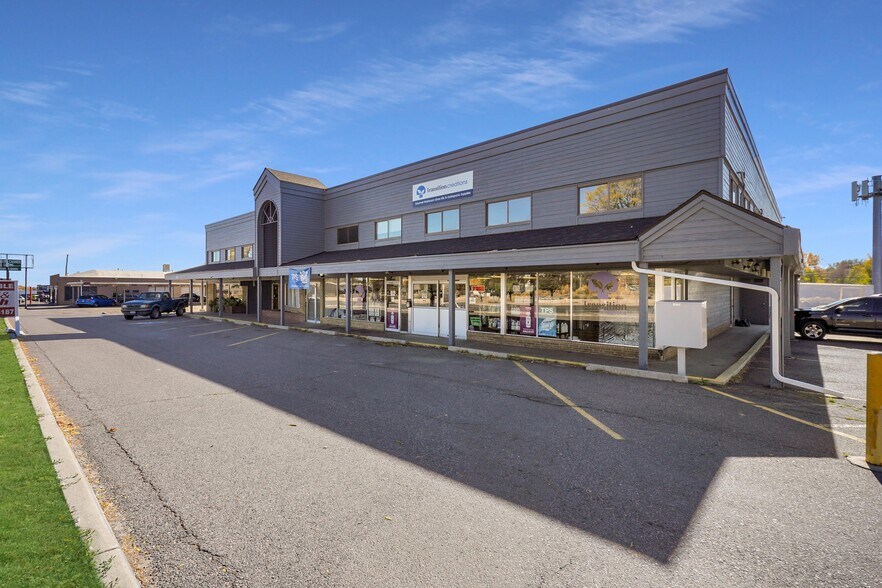 More Photos Of 8646 W Colfax Ave, Lakewood Freestanding For Lease