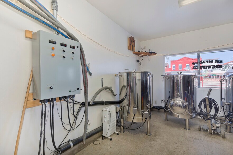 More Photos Of 20 S Sinclair St, Bridgeport Flex For Sale