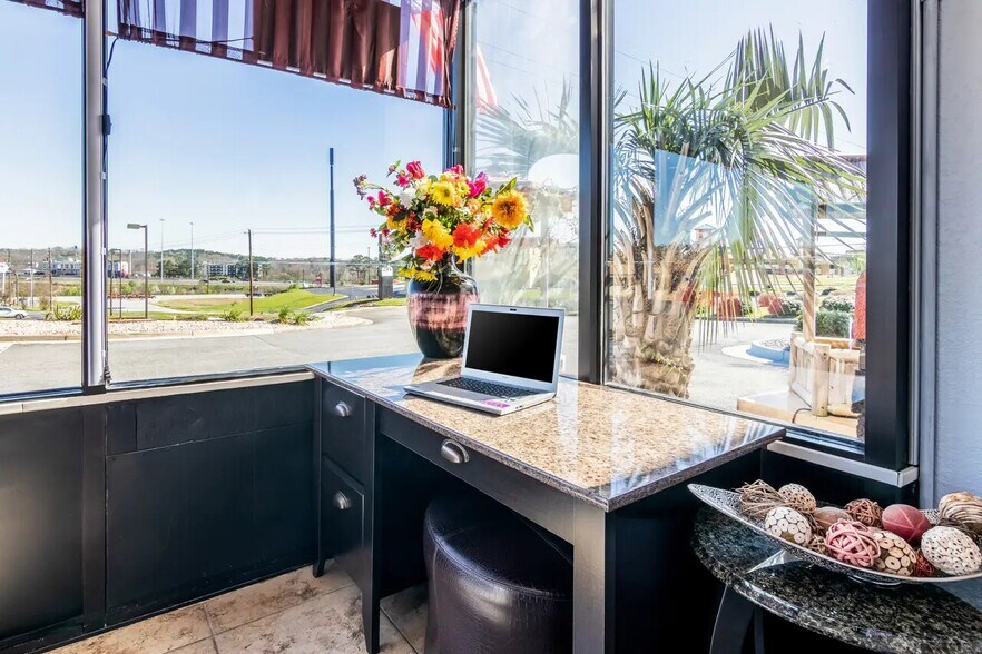 More Photos Of 130 Holiday Dr, Macon-Bibb Hotel For Sale