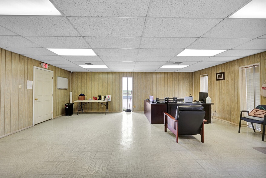 More Photos Of 5508 S FM 1788, Midland Light Distribution For Sale