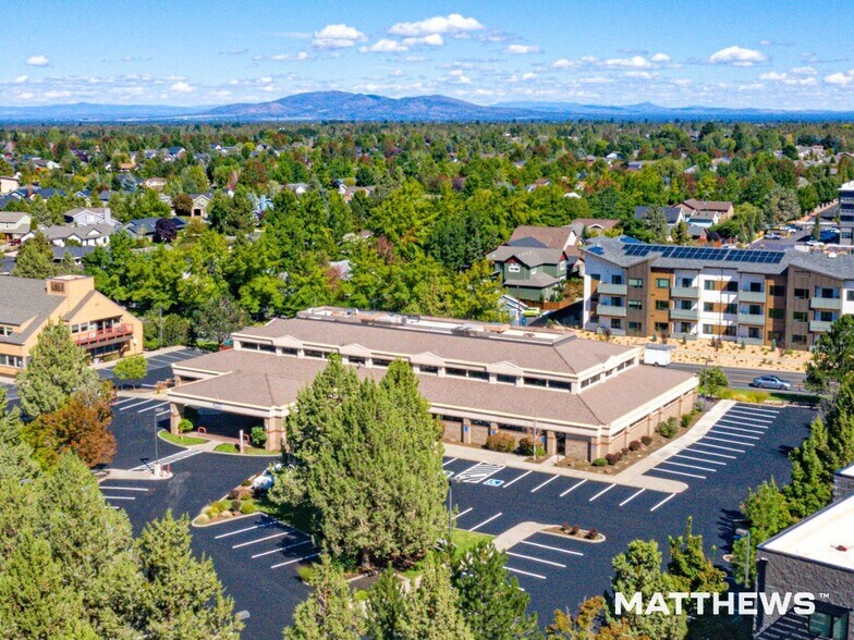 More Photos Of 2090 NE Wyatt Ct, Bend Medical For Sale