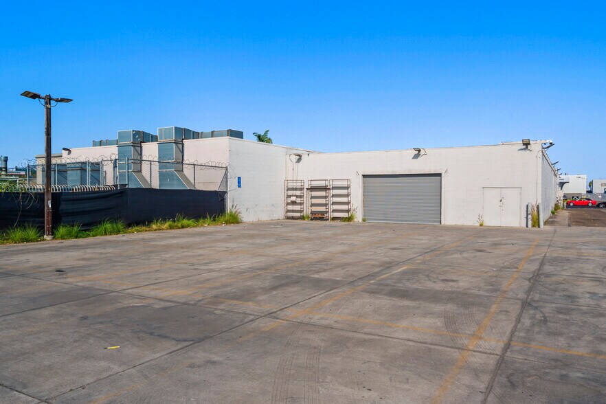 More Photos Of 7865 Balboa Ave, San Diego Freestanding For Lease