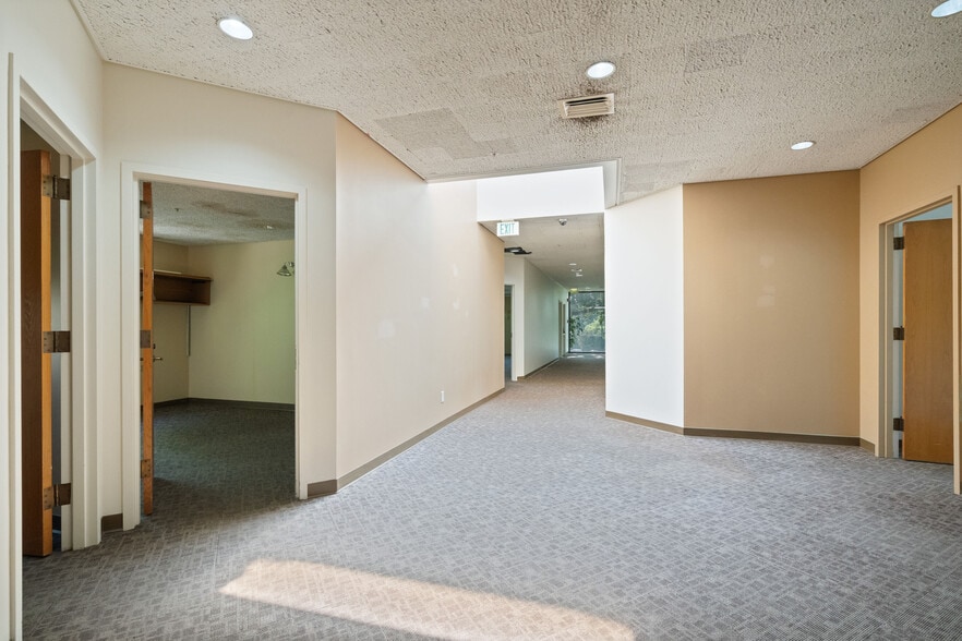 More Photos Of 1015 Michigan Ave, Logansport Flex For Sale