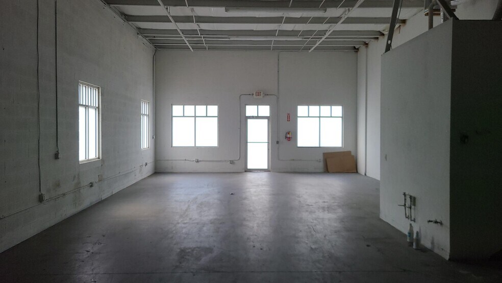 More Photos Of 28631 N Diesel Dr, Bonita Springs Light Manufacturing For Lease