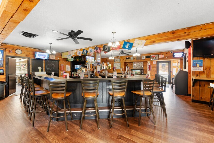 More Photos Of 415 Palmer Ave, Warwick Bar For Sale