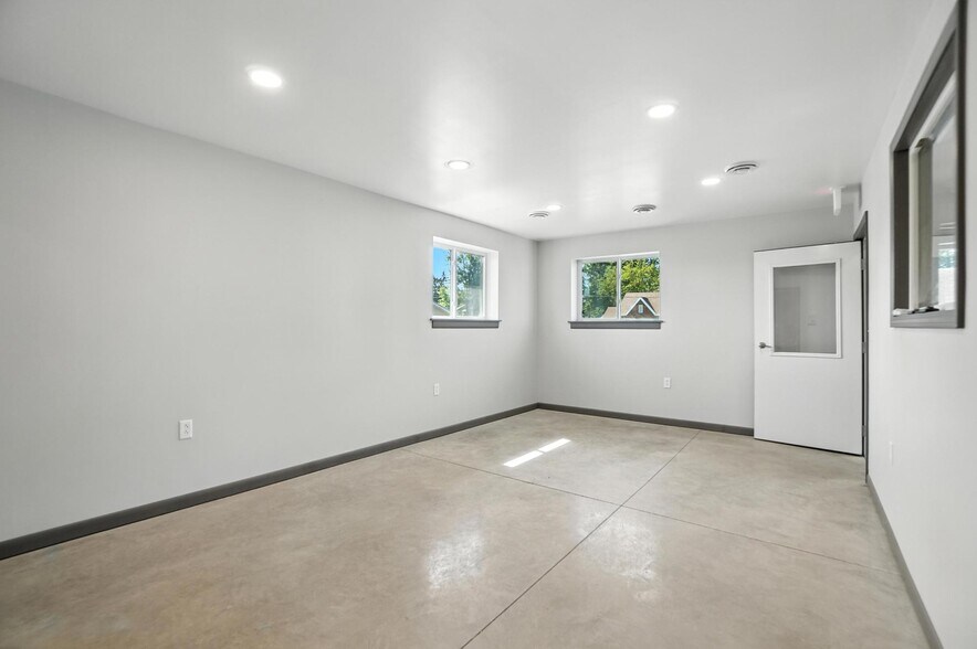 More Photos Of 126 Lotze St, Findlay Flex For Sale