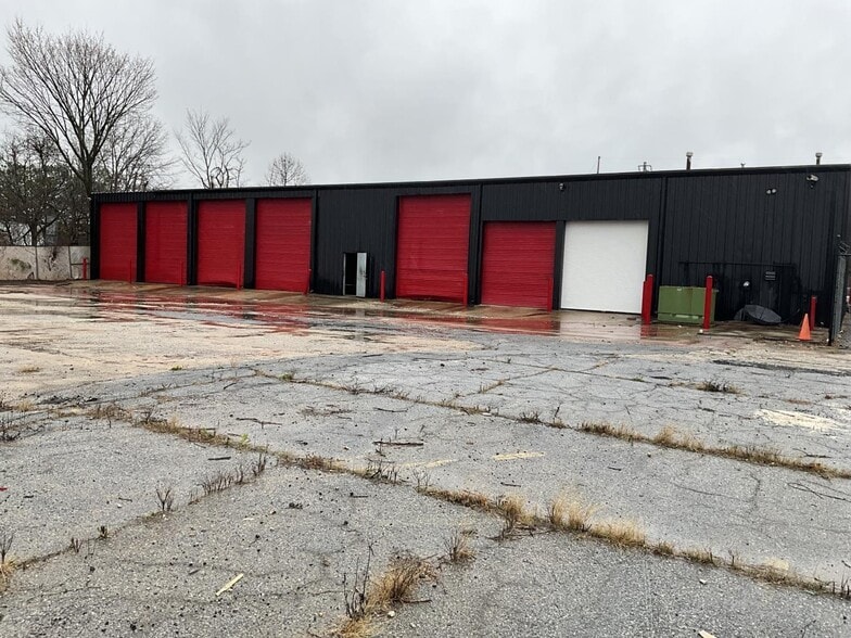 More Photos Of 2441 N Main St, East Point Service For Sale