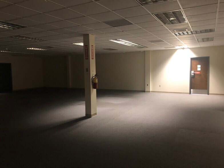 More Photos Of 1530 Hooker Rd, Greenville Freestanding For Lease