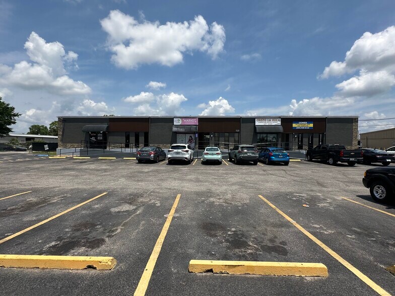 Primary Photo Of 1011 W Lancaster Rd, Orlando General Retail For Sale