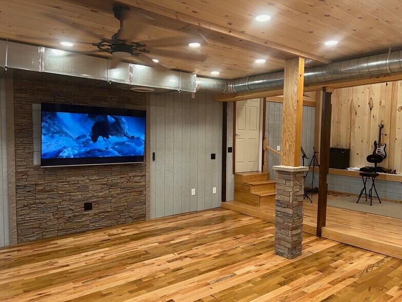 More Photos Of 5984 W South Range Rd, Salem Service For Sale