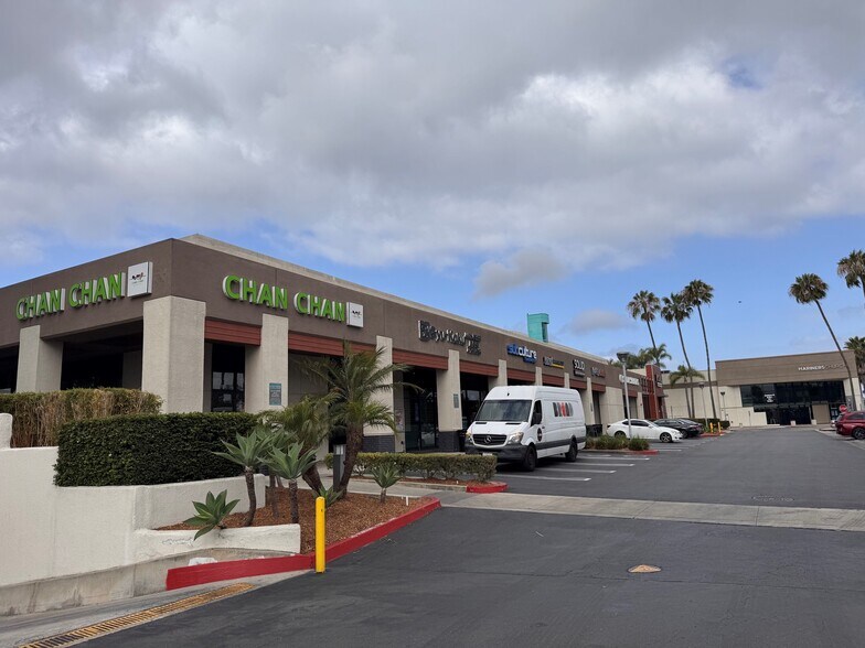 More Photos Of 7862 Warner Ave, Huntington Beach General Retail For Lease