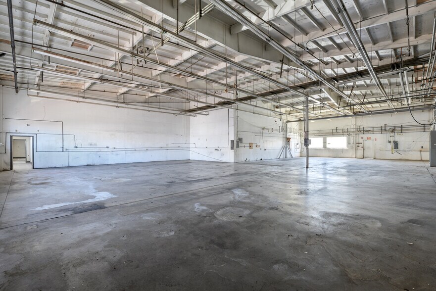 More Photos Of 2221 Statham Blvd, Oxnard Warehouse For Sale