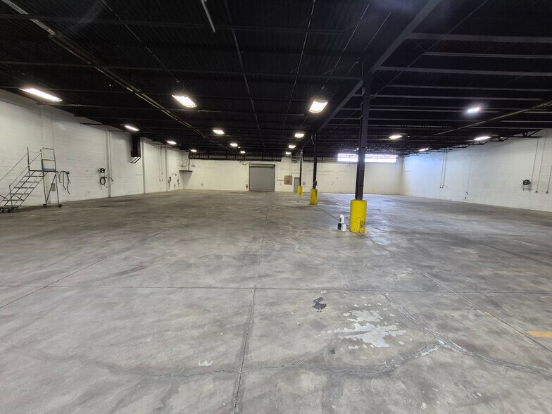 More Photos Of 260 Centre St, Petrolia Warehouse For Lease