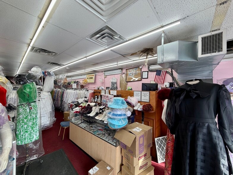 More Photos Of 467 Main St, Orange Storefront For Lease