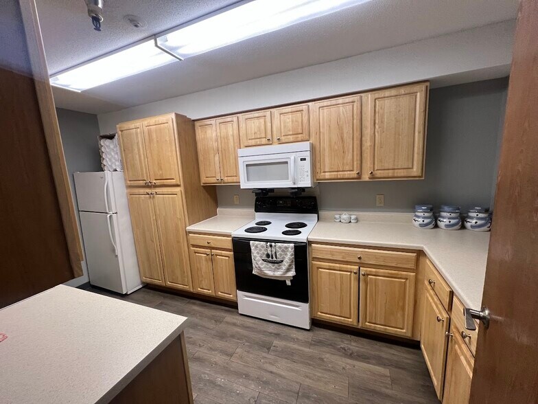 More Photos Of 1808 Warren St, Bellevue Apartments For Sale