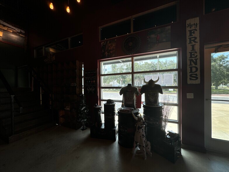 More Photos Of 201 E Center St, Tarpon Springs Bar For Lease