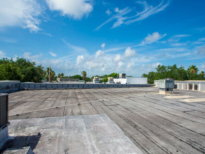 More Photos Of 2045 14th Ave, Vero Beach Office Residential For Sale