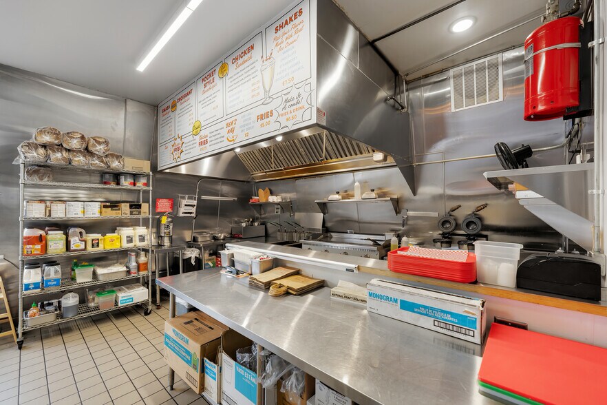 More Photos Of 4017 W Riverside Dr, Burbank Storefront Retail Office For Lease
