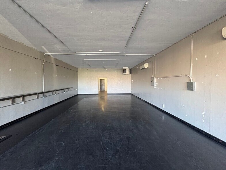 More Photos Of 270-274 E 10th St, Pittsburg Storefront For Lease