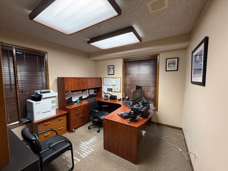 More Photos Of 475 W Terra Cotta Ave, Crystal Lake Office For Lease