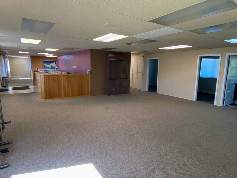 More Photos Of 13033 SE Rusk Rd, Portland Office For Sale