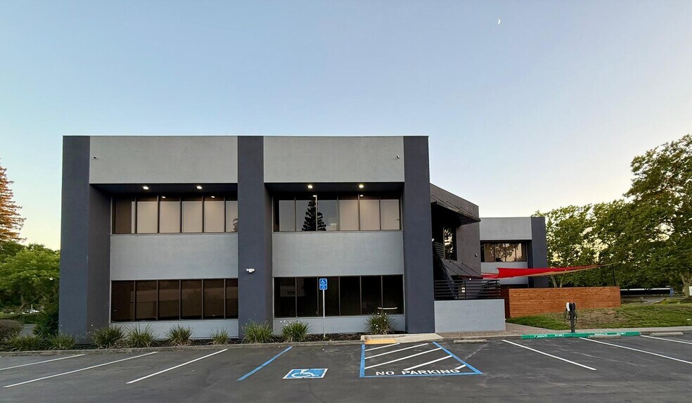 More Photos Of 1420 River Park Dr, Sacramento Office For Sale