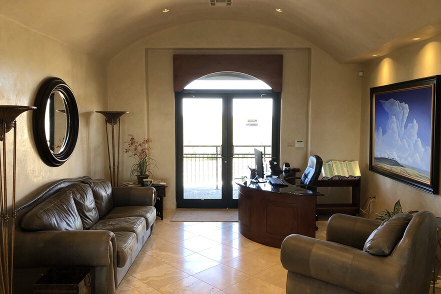 More Photos Of 248 Addie Roy Rd, Austin Office For Sale