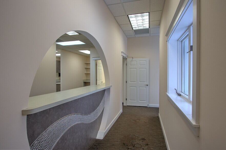 More Photos Of 244 Main St S, Cambridge Storefront Retail Office For Lease