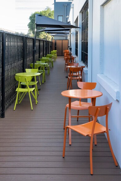 More Photos Of 10824 Burbank Blvd, North Hollywood Warehouse For Lease