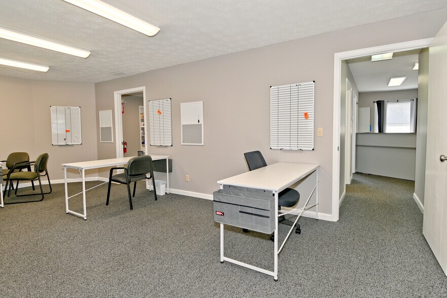 More Photos Of 1030 E Morgan St, Martinsville Office For Sale