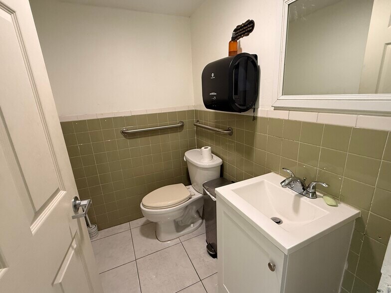More Photos Of 801 Monterey St, Coral Gables Medical For Lease