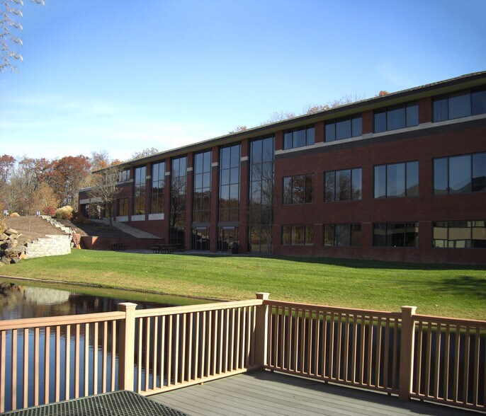 More Photos Of 10 Waterside Dr, Farmington Office For Lease