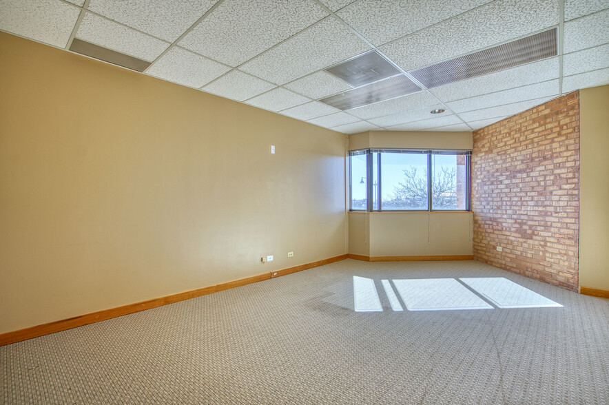 More Photos Of 833 Main St, Louisville Bank For Sale