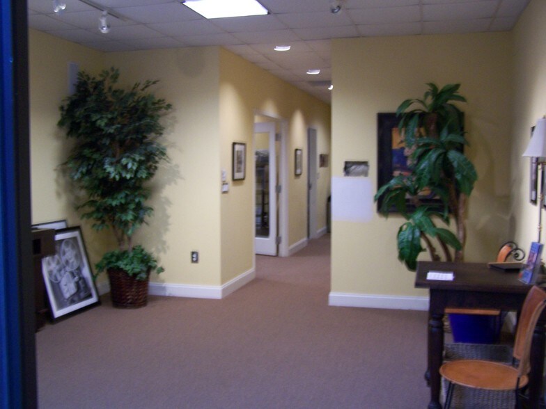 More Photos Of 612 Johnnie Dodds Blvd, Mount Pleasant Showroom For Lease