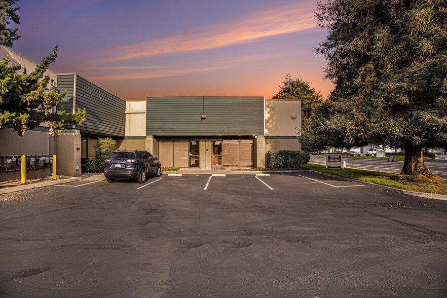 More Photos Of 2982 Teagarden St, San Leandro Warehouse For Sale