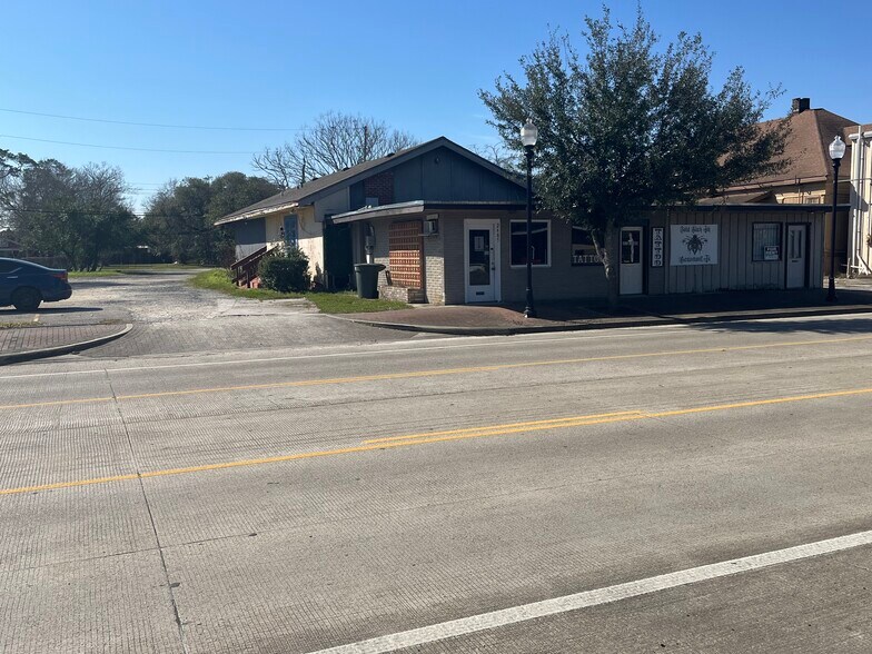 More Photos Of 2481-2489 Calder St, Beaumont General Retail For Sale