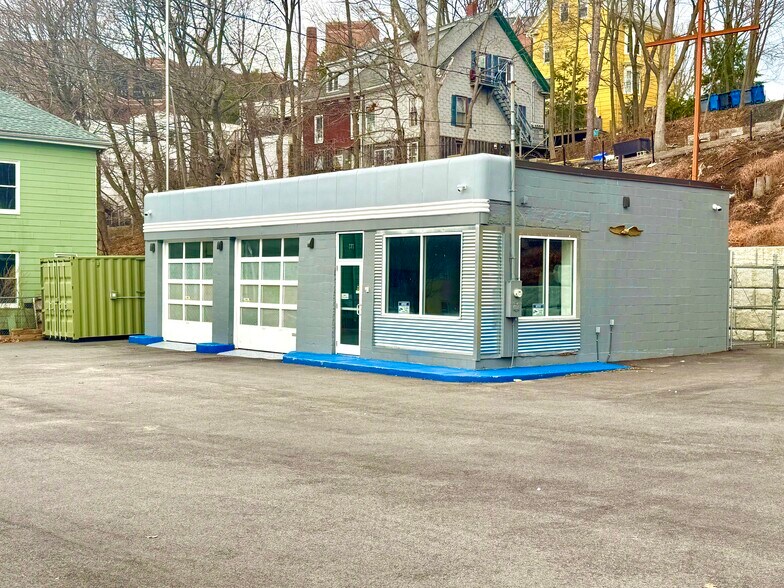 Primary Photo Of 211 Valley St, Portland Auto Repair For Lease