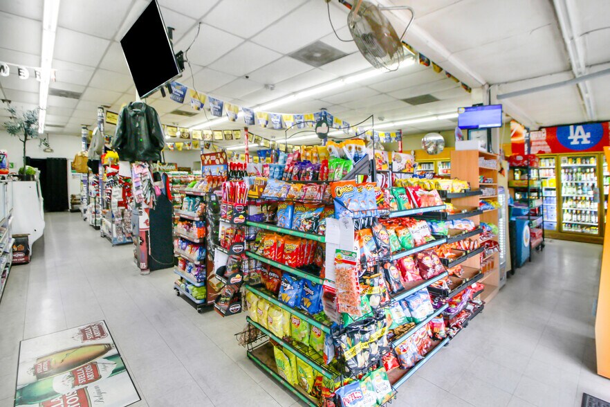 More Photos Of 1710 Lake St, Glendale Convenience Store For Sale