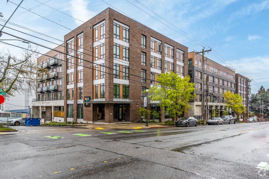 Primary Photo Of 104 12th Ave, Seattle Apartments For Lease