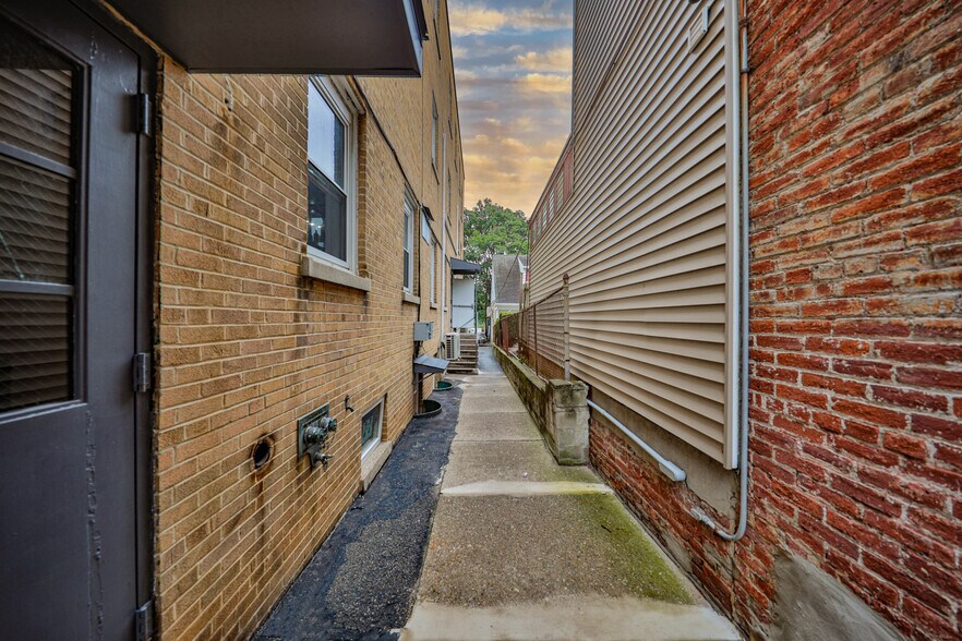 More Photos Of 123 N 2nd St, Easton Apartments For Sale