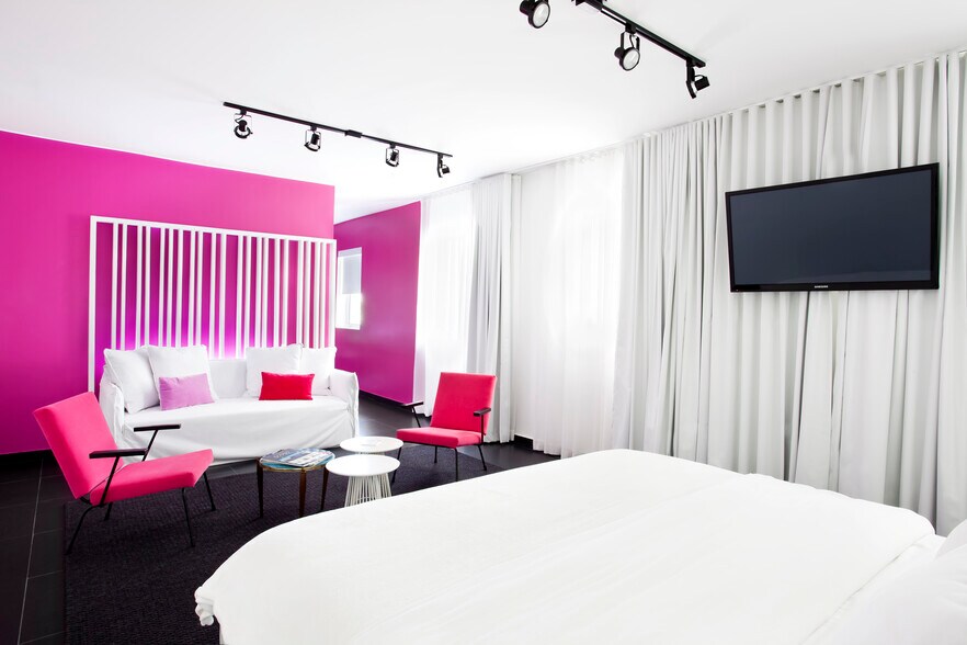 More Photos Of 205 Collins Ave, Miami Beach Hotel For Sale