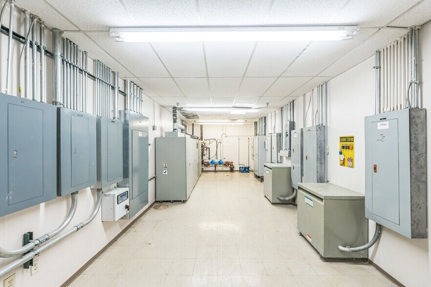 More Photos Of 2080 Brentwood St, High Point Office For Lease