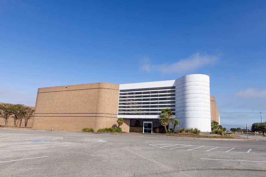 More Photos Of 1508 Harvey Rd, College Station Department Store For Sale